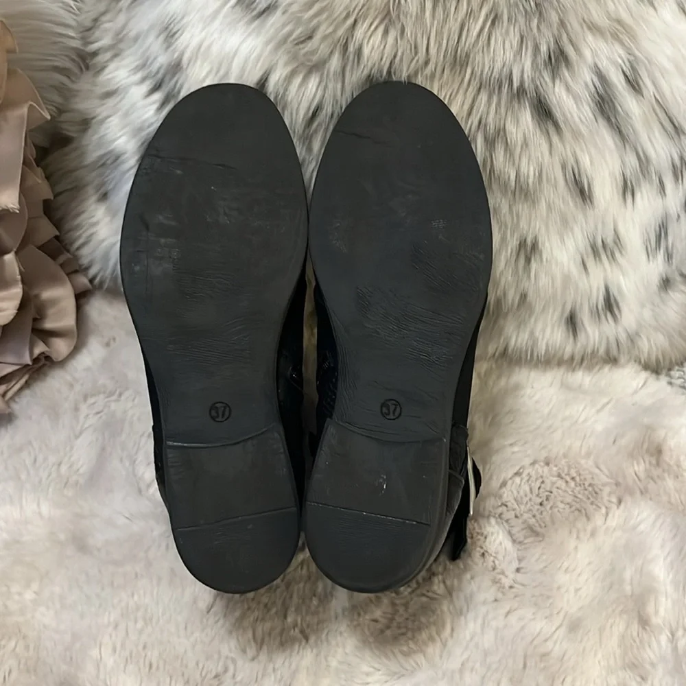 Miz Mooz heel leather shown